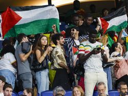 Saat Bendera Palestina Sambut Timnas Israel di Olimpiade