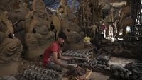 Melihat Pembuatan Patung Ganesha Jelang Festival Ganesh Chaturthi