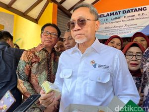 Zulhas Sosialisasi Program Makan Gratis di 2 SMA Surabaya Zulhas Sosialisasi Program Makan Gratis di 2 SMA Surabaya