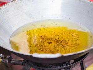 Hati-Hati! Minyak Jelantah Bisa Jadi Tak Halal karena Hal Ini Hati-Hati! Minyak Jelantah Bisa Jadi Tak Halal karena Hal Ini