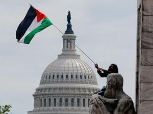 Bendera Palestina Dikibarkan Demonstran Saat Netanyahu Pidato di AS