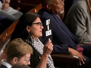 Momen Rashida Tlaib Acungkan Penjahat Perang Saat Netanyahu Pidato Momen Rashida Tlaib Acungkan Penjahat Perang Saat Netanyahu Pidato