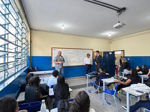 Muhadjir Tinjau Makan Siang Gratis di Brasil, Biaya untuk Siswa Setara Rp 4.400 Muhadjir Tinjau Makan Siang Gratis di Brasil, Biaya untuk Siswa Setara Rp 4.400
