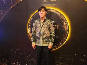 Penampakan Golden Visa Shin Tae-yong, Bentuk Kartu dengan Bendera Indonesia Penampakan Golden Visa Shin Tae-yong, Bentuk Kartu dengan Bendera Indonesia