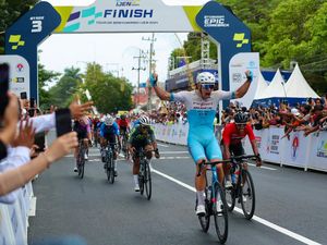 Kejutan! Pembalap RI Rebut Yellow Jersey di Etape 3 Tour de Banyuwangi Ijen Kejutan! Pembalap RI Rebut Yellow Jersey di Etape 3 Tour de Banyuwangi Ijen