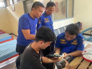 Cincin Nyangkut di Burung hingga Bengkak, Pria Cilacap Sambat Damkar Cincin Nyangkut di Burung hingga Bengkak, Pria Cilacap Sambat Damkar
