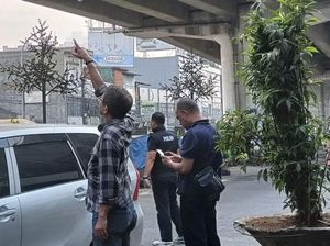 Horor Pecahan Batu Flyover Ciputat Rontok Nyaris Kena Pemotor Horor Pecahan Batu Flyover Ciputat Rontok Nyaris Kena Pemotor