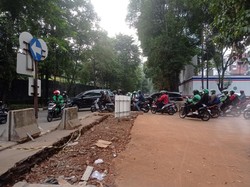 Warga Ngeluh Harus Mutar Lebih Jauh gegara Proyek Galian Jl Besakih Jaksel