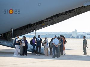 Momen 15 Anak Gaza Tiba di Spanyol untuk Perawatan Medis Momen 15 Anak Gaza Tiba di Spanyol untuk Perawatan Medis