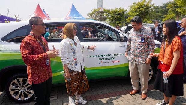 Toyota uji coba bioethanol 100 persen