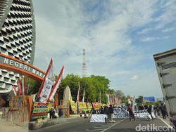 Ada Demo Mahasiswa, Lalu Lintas di Depan UNM Makassar Macet Sore Ini