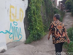Penampakan Coretan Target Maling di Tembok Rumah Warga Bogor