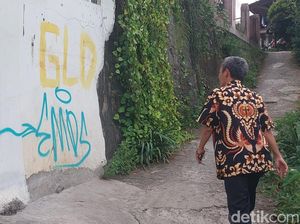 Penampakan Coretan Target Maling di Tembok Rumah Warga Bogor Penampakan Coretan Target Maling di Tembok Rumah Warga Bogor