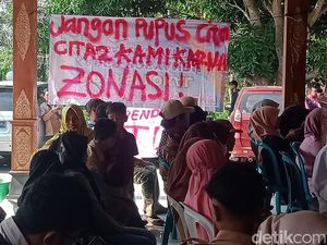 Anak Terancam Tak Sekolah gegara Zonasi, Warga Lereng Merapi Klaten Gelar Aksi Anak Terancam Tak Sekolah gegara Zonasi, Warga Lereng Merapi Klaten Gelar Aksi