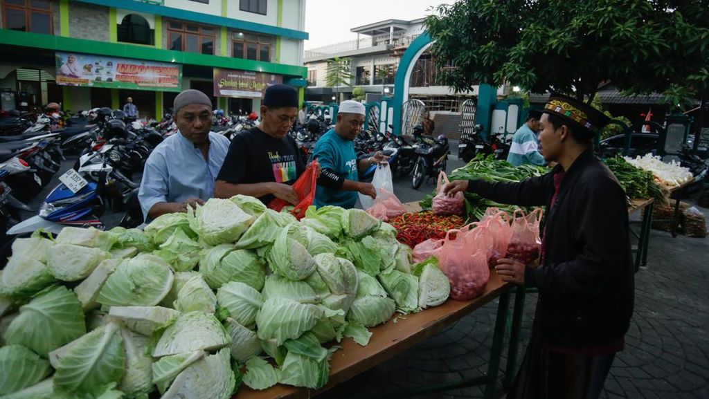 Bantu Petani, Masjid di Yogyakarta Bagi-bagi Sayur untuk Jemaah Bantu Petani, Masjid di Yogyakarta Bagi-bagi Sayur untuk Jemaah