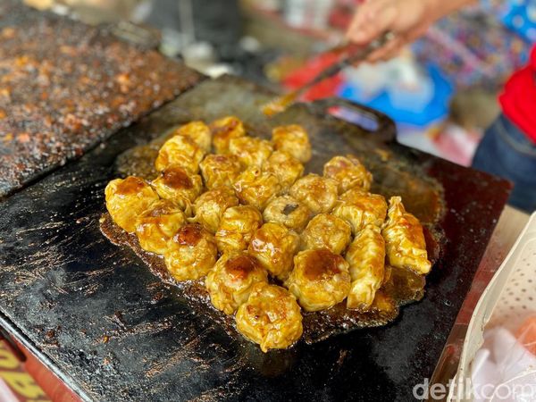 Padat Gurih! Dimsum Bakar Berbumbu Lada Hitam di Bazar Kuliner