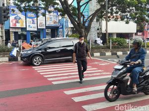 Warga Keluhkan Lampu Pelican Crossing SDN Pocin 1 Depok Mati: Sudah Setahun! Warga Keluhkan Lampu Pelican Crossing SDN Pocin 1 Depok Mati: Sudah Setahun!