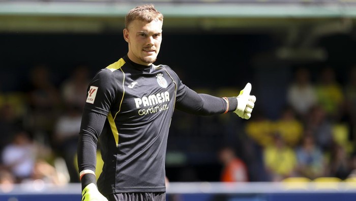 filip jorgensen villarreal chelsea VILLARREAL, SPAIN - MAY 11: Filip Jorgensen of Villarreal gestures during the Spanish league, La Liga EA Sports, football match played between Villarreal CF and Sevilla CF at La Ceramica stadium on May 11, 2024, in Villarreal, Spain. (Photo By Ivan Terron/Europa Press via Getty Images)