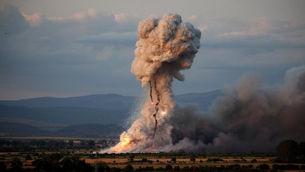 Gudang Berisi 20 Ton Kembang Api di Bulgaria Meledak
