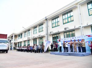 Jokowi Lepas Ekspor Perdana 16 Ribu Pasang Sepatu Produksi Batang ke AS