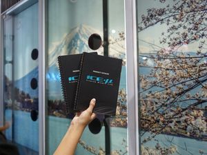 Mau Beli Kaca Film Mobil Listrik? Ada Diskon Setengah Harga di GIIAS 2024