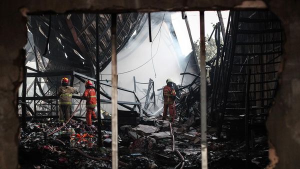 Gudang ATK di Surabaya Hangus Terbakar