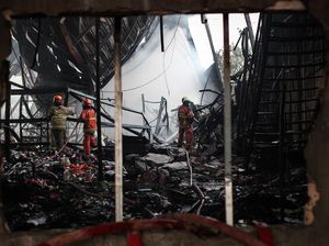 Gudang ATK di Surabaya Hangus Terbakar