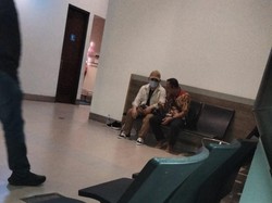 Detik-detik Kejagung Tangkap Anggota DPR Ujang Iskandar di Soetta