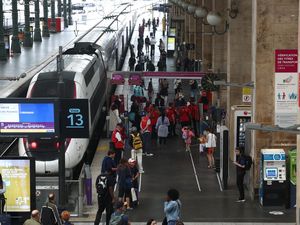 Kereta Cepat Prancis Gangguan Jelang Pembukaan Olimpiade, Penumpang Terlantar Kereta Cepat Prancis Gangguan Jelang Pembukaan Olimpiade, Penumpang Terlantar