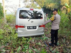 Mobil Nyasar ke Kuburan Saat Malam Jumat Bikin Gempar di Banyumas