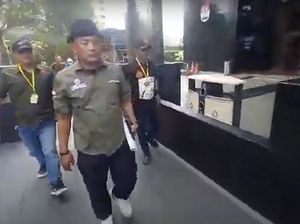 Warga Bekasi Sambangi KPK Terkait Dugaan Korupsi Foster Oil & Energy Warga Bekasi Sambangi KPK Terkait Dugaan Korupsi Foster Oil & Energy