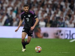 MU Bidik Mazraoui demi Angkat Performa Antony