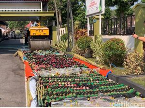 Barang Bukti Mulai Narkoba hingga Airsoft Gun Dimusnahkan di Blitar Barang Bukti Mulai Narkoba hingga Airsoft Gun Dimusnahkan di Blitar