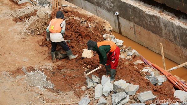Perbaikan Trotoar Kuningan Ditaget Kelar November 2024