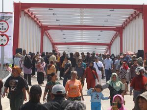 Potret Antusias Warga Saat Jembatan Jongbiru Resmi Beroperasi