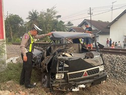 Pikap Tertabrak KA Dhoho di Blitar, Sopir Tewas