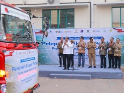 Pj Gubernur Jateng Dampingi Jokowi Ekspor 16 Ribu Pasang Sepatu ke AS