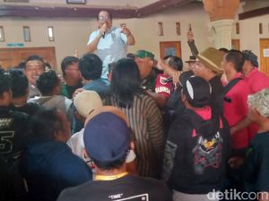 Protes Zonasi PPDB di Klaten Diwarnai Gembos Ban, 130 Casis Akhirnya Diterima Protes Zonasi PPDB di Klaten Diwarnai Gembos Ban, 130 Casis Akhirnya Diterima