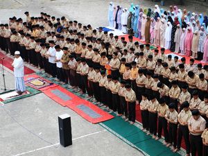 Musim Kemarau, Siswa Sekolah di Aceh Salat Minta Hujan Musim Kemarau, Siswa Sekolah di Aceh Salat Minta Hujan