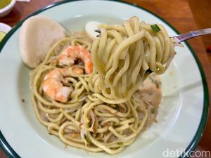 Mencicipi Mie Celor Khas Palembang yang Legendaris di Melawai Mencicipi Mie Celor Khas Palembang yang Legendaris di Melawai
