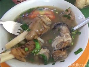 Slurpp! Sop Kikil Kambing Berempah dari Tegal Buat Hangatkan Badan Slurpp! Sop Kikil Kambing Berempah dari Tegal Buat Hangatkan Badan