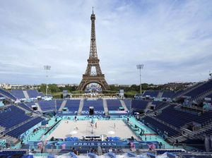 Stadion Menara Eiffel Pukau Para Atlet Voli Pantai Olimpiade