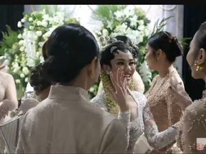 Aaliyah Massaid Semringah di Pelaminan, Pamer Cincin Nikah ke Mahalini