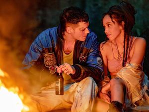 Ngerinya Aksi Balas Dendam Bill Skarsgard di Film The Crow