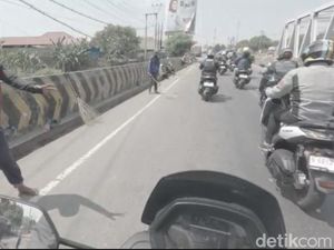 Touring Lewat Pantura: Penyapu Koin Tak Hanya Muncul di Momen Lebaran Touring Lewat Pantura: Penyapu Koin Tak Hanya Muncul di Momen Lebaran
