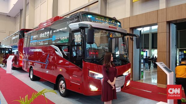 Agen Pemegang Merek (APM) kendaraan komersial dan perusahaan karoseri bus turut ambil bagian pada perhelatan Gaikindo Indonesia International Auto Show (GIIAS) 2024. Mereka memboyong banyak produk andalan yang tentunya dinantikan para pecinta bus atau dikenal sebagai 'bus mania'.