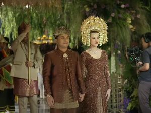 Foto Resepsi Thariq-Aaliyah Massaid, Usung Adat Minang Dengan Dekorasi Mewah