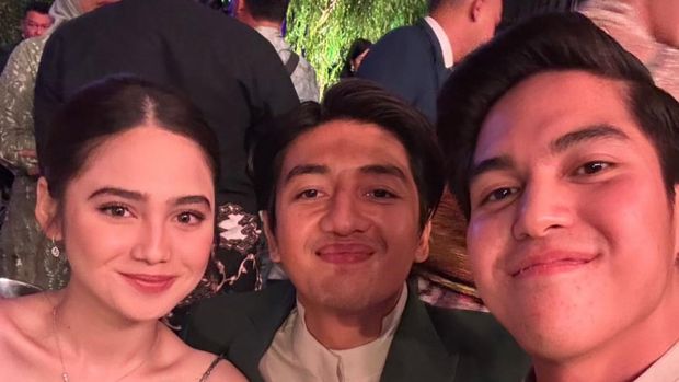 Momen kedekatan El Rumi dan Syifa Hadju di nikahan Thariq Halilintar dan Aaliyah