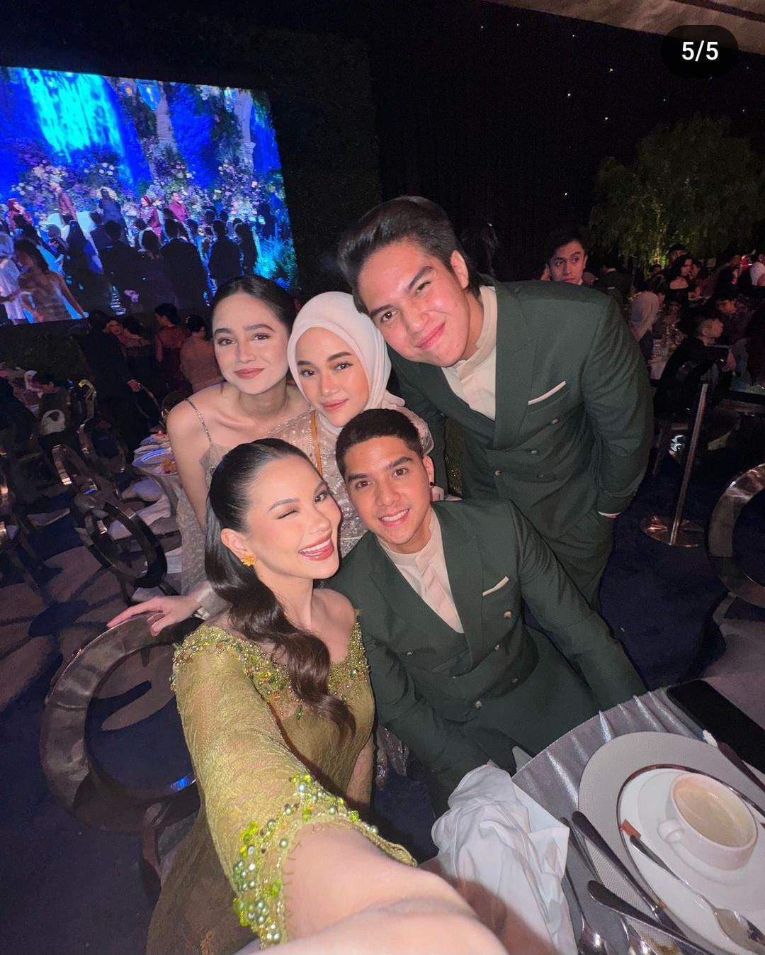 Momen kedekatan El Rumi dan Syifa Hadju di nikahan Thariq Halilintar dan Aaliyah