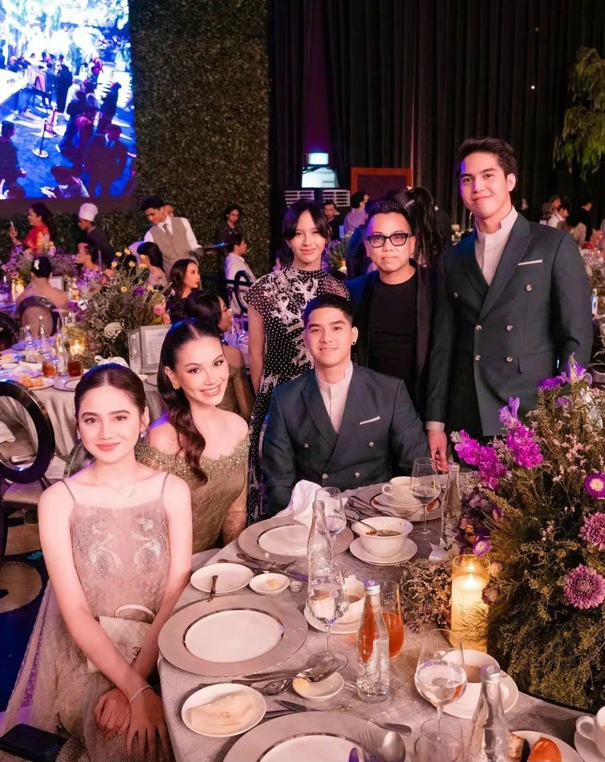 Momen kedekatan El Rumi dan Syifa Hadju di nikahan Thariq Halilintar dan Aaliyah